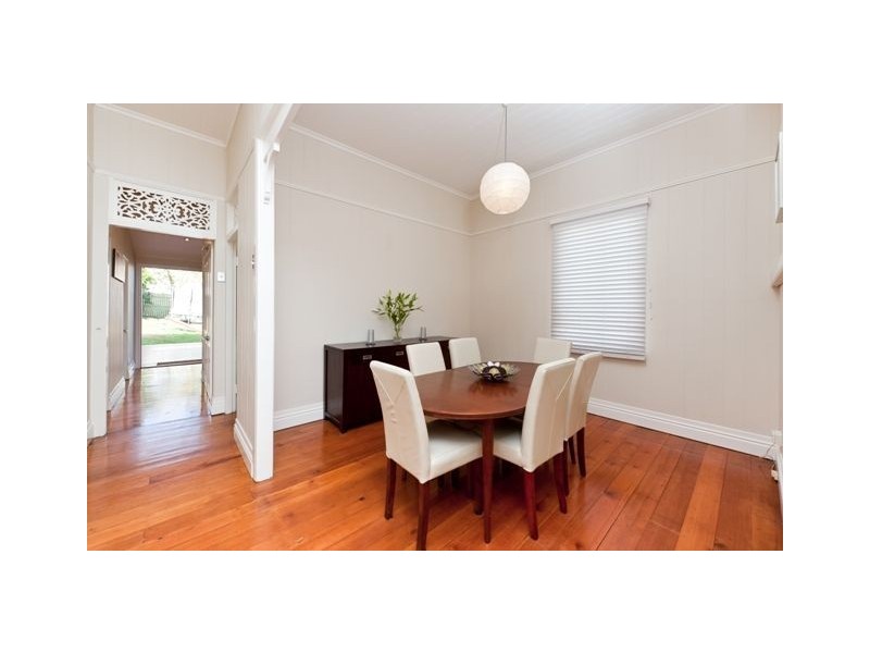 17 Paris Avenue, Morningside QLD 4170
