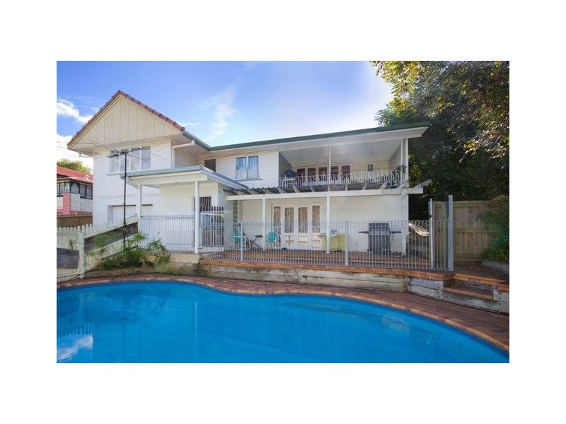 64 Waverley Road, Camp Hill QLD 4152