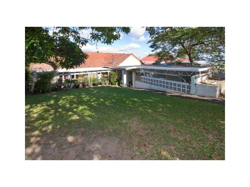 64 Waverley Road, Camp Hill QLD 4152