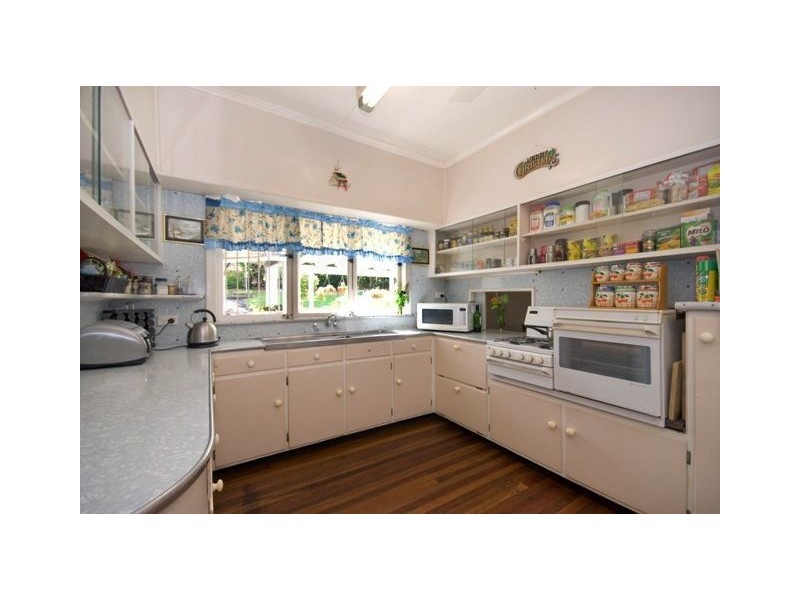 64 Waverley Road, Camp Hill QLD 4152
