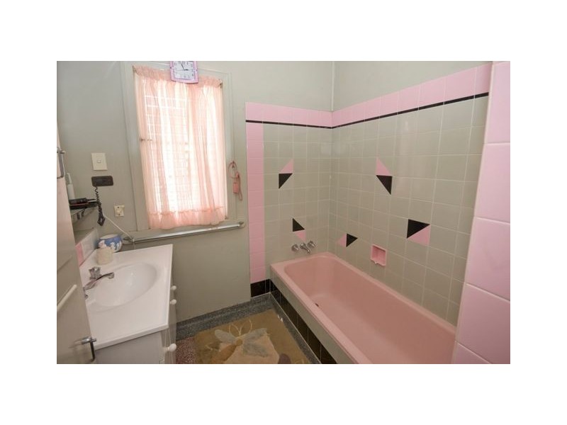 64 Waverley Road, Camp Hill QLD 4152