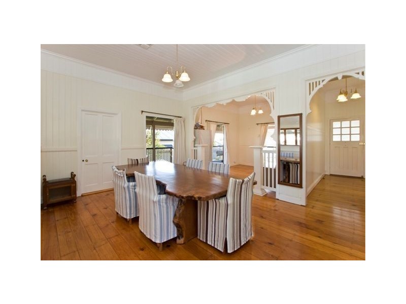 13 Newman Avenue, Camp Hill QLD 4152