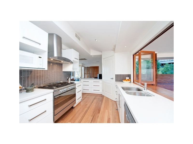 18 Cluden Street, Holland Park West QLD 4121