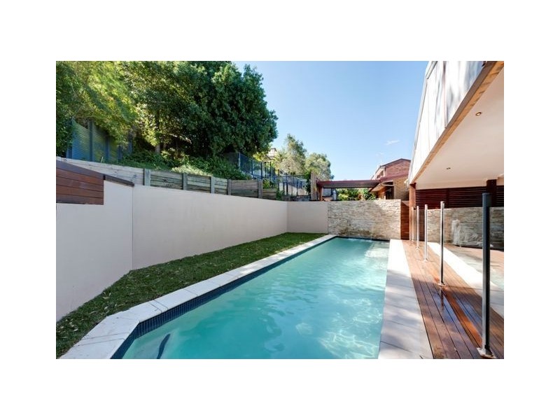 18 Cluden Street, Holland Park West QLD 4121