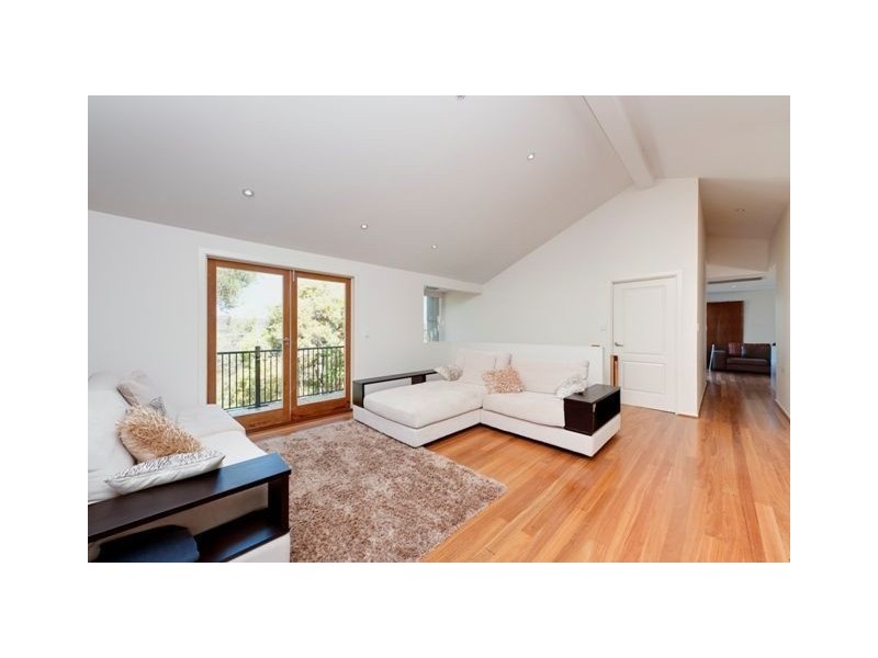 18 Cluden Street, Holland Park West QLD 4121