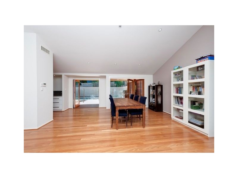 18 Cluden Street, Holland Park West QLD 4121