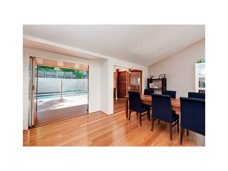 18 Cluden Street, Holland Park West QLD 4121