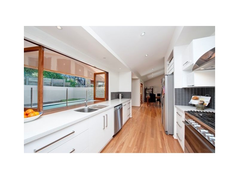 18 Cluden Street, Holland Park West QLD 4121