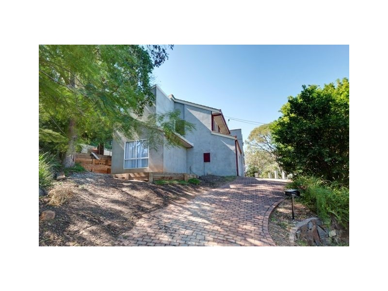 18 Cluden Street, Holland Park West QLD 4121