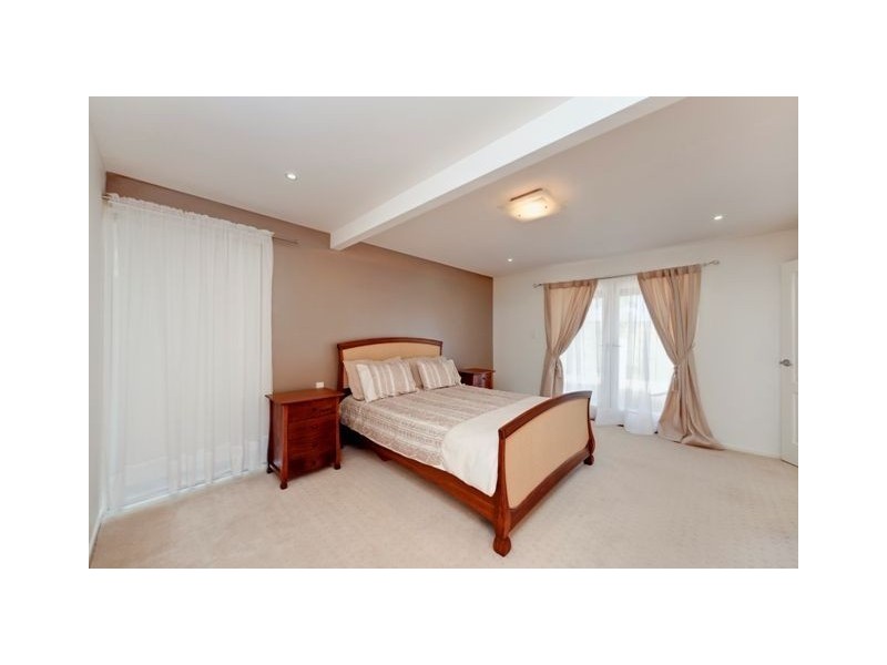 18 Cluden Street, Holland Park West QLD 4121