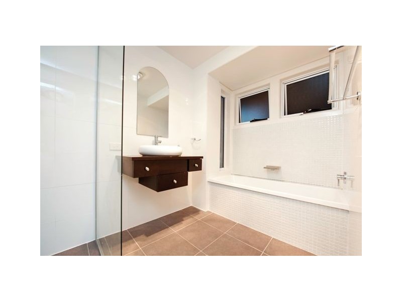 18 Cluden Street, Holland Park West QLD 4121