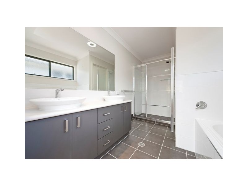 11A Tenth Avenue, Coorparoo QLD 4151