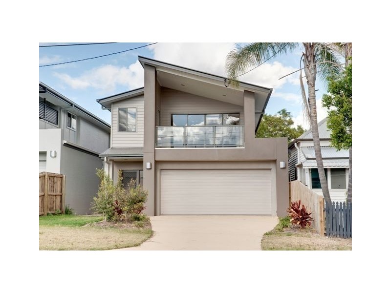 11 Tenth Avenue, Coorparoo QLD 4151