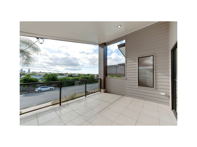 11 Tenth Avenue, Coorparoo QLD 4151