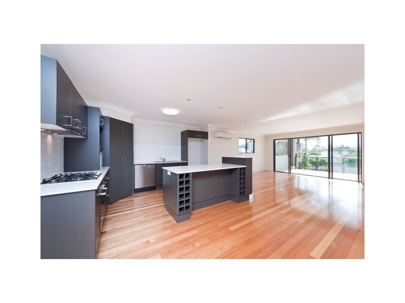 11 Tenth Avenue, Coorparoo QLD 4151