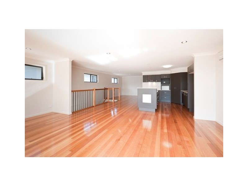 11 Tenth Avenue, Coorparoo QLD 4151
