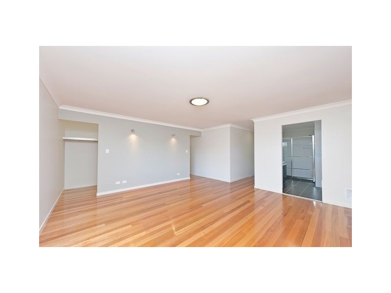 11 Tenth Avenue, Coorparoo QLD 4151
