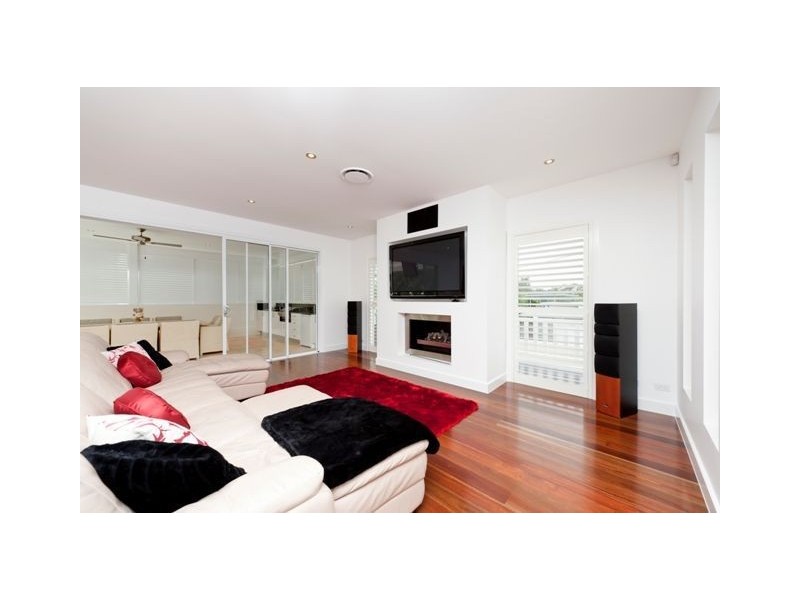 26 Instow Street, Yeronga QLD 4104
