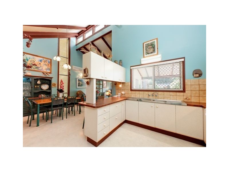 11 Castor Avenue, Coorparoo QLD 4151