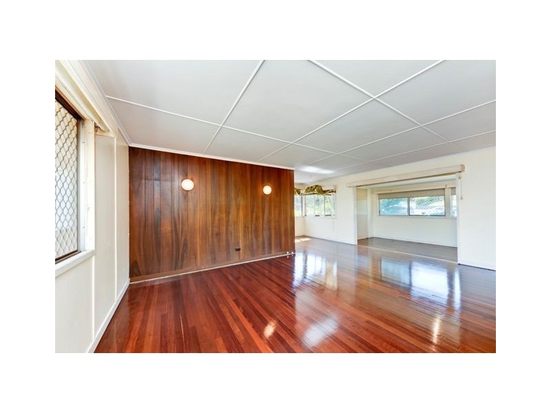 3 Bonneville Street, Holland Park West QLD 4121