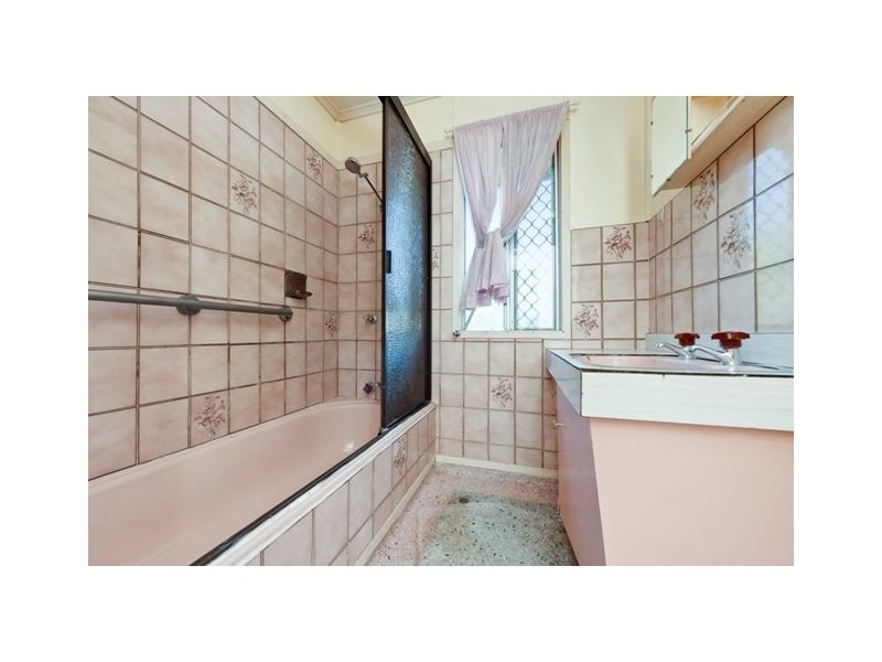 3 Bonneville Street, Holland Park West QLD 4121