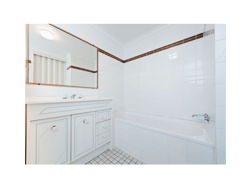 1/102 Pembroke Road, Coorparoo QLD 4151