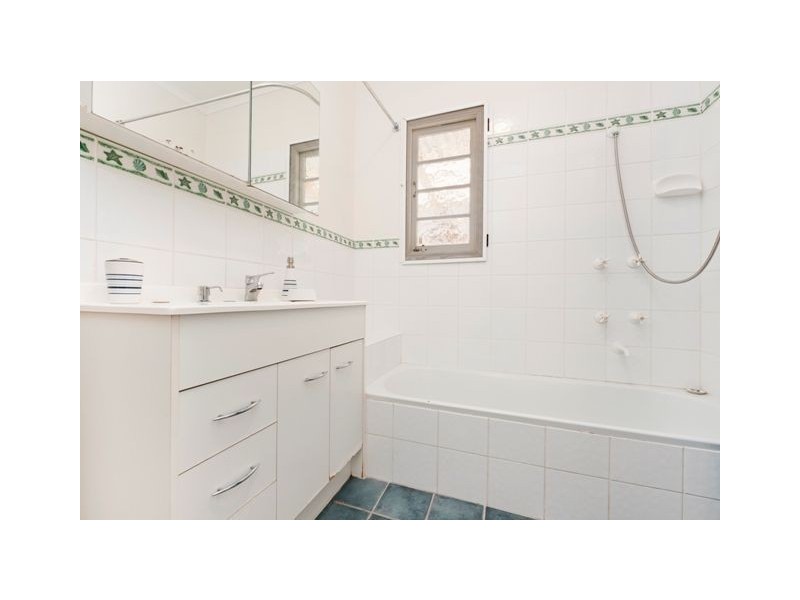 110 Martha Street, Camp Hill QLD 4152