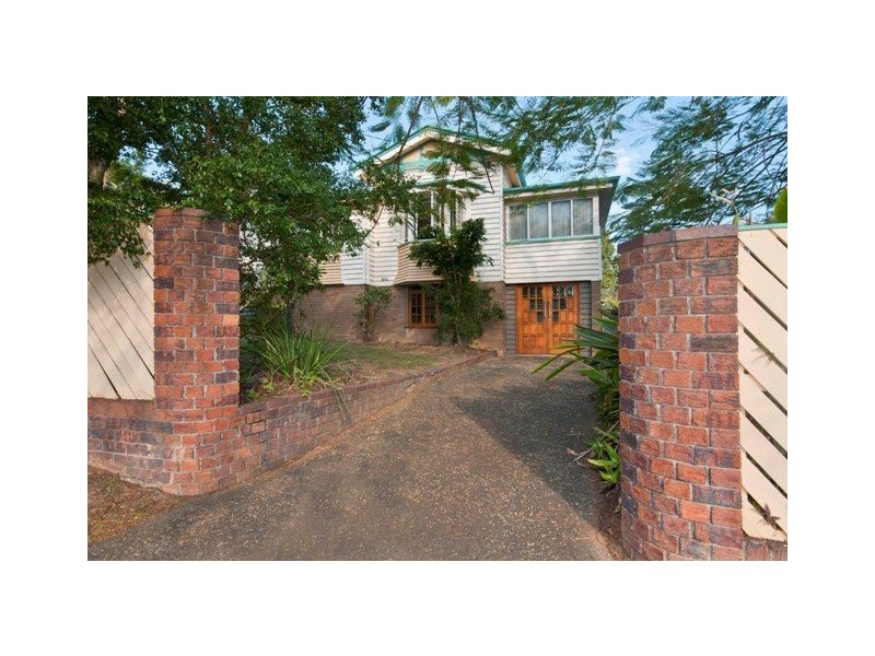 65 Arnold Street, Holland Park QLD 4121