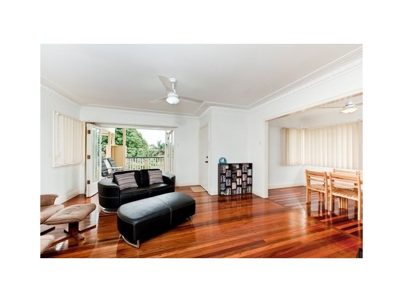 6 Waratah Avenue, Holland Park West QLD 4121