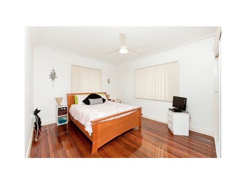 6 Waratah Avenue, Holland Park West QLD 4121