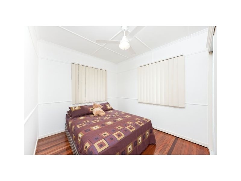 6 Waratah Avenue, Holland Park West QLD 4121
