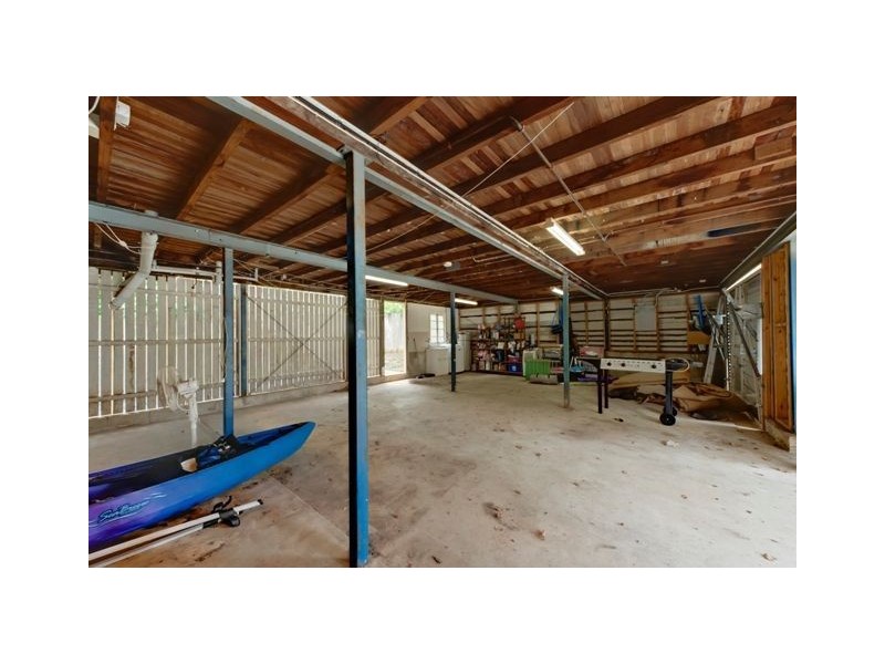 6 Waratah Avenue, Holland Park West QLD 4121