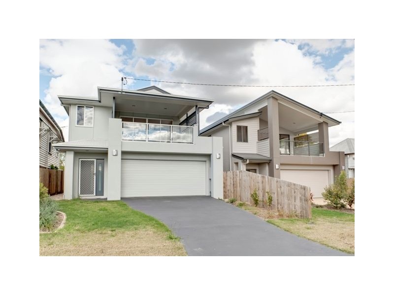 11A Tenth Avenue, Coorparoo QLD 4151