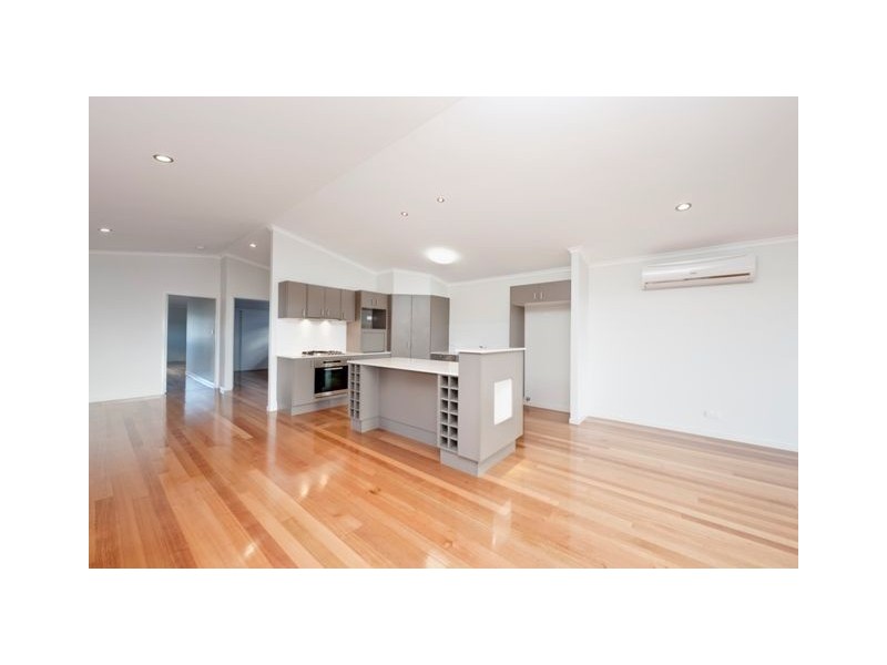 11A Tenth Avenue, Coorparoo QLD 4151