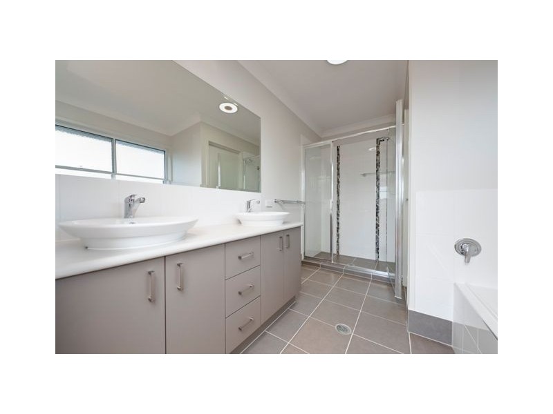 11A Tenth Avenue, Coorparoo QLD 4151