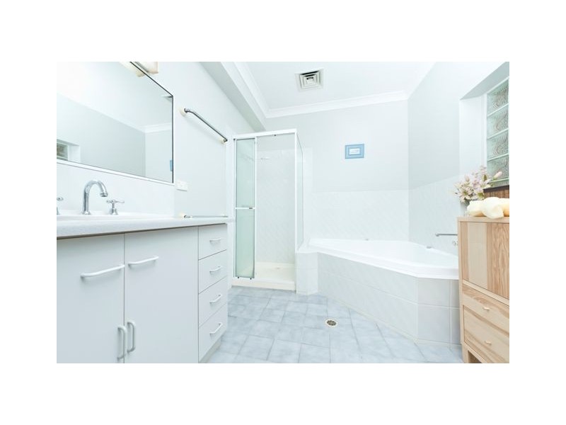 57 Waverley Road, Camp Hill QLD 4152