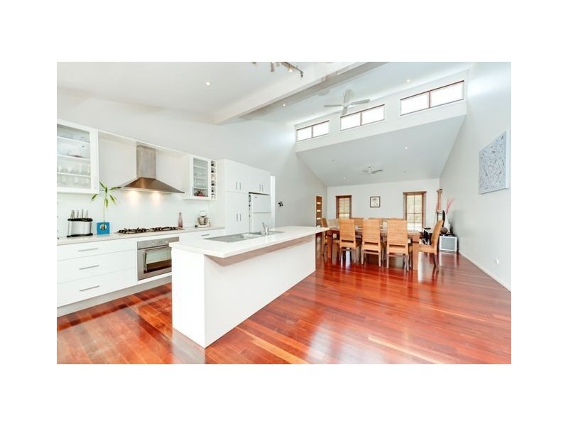 5 Captain Street, Holland Park West QLD 4121