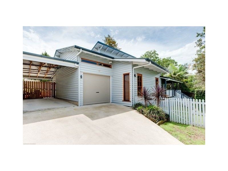 5 Captain Street, Holland Park West QLD 4121