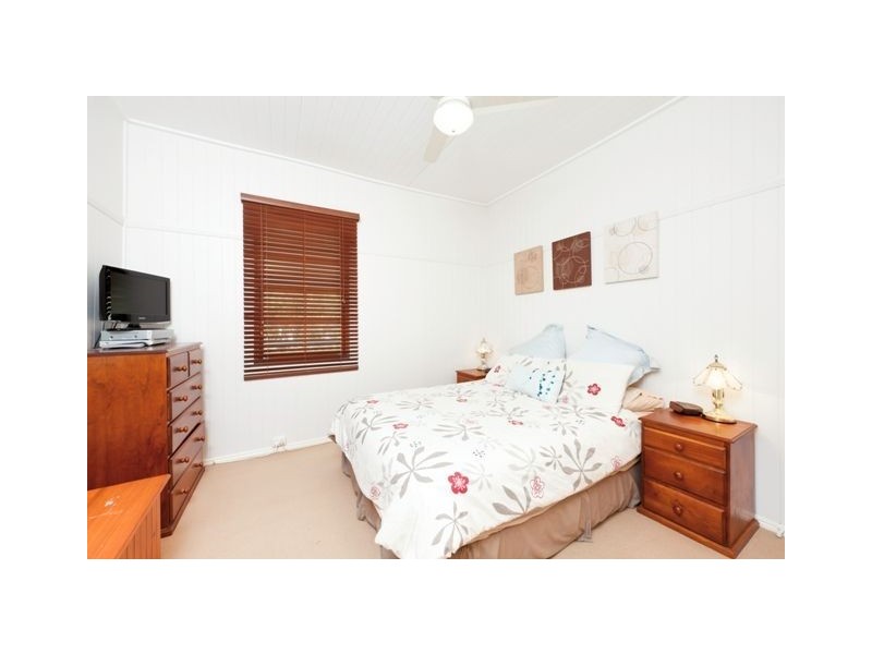 5 Captain Street, Holland Park West QLD 4121