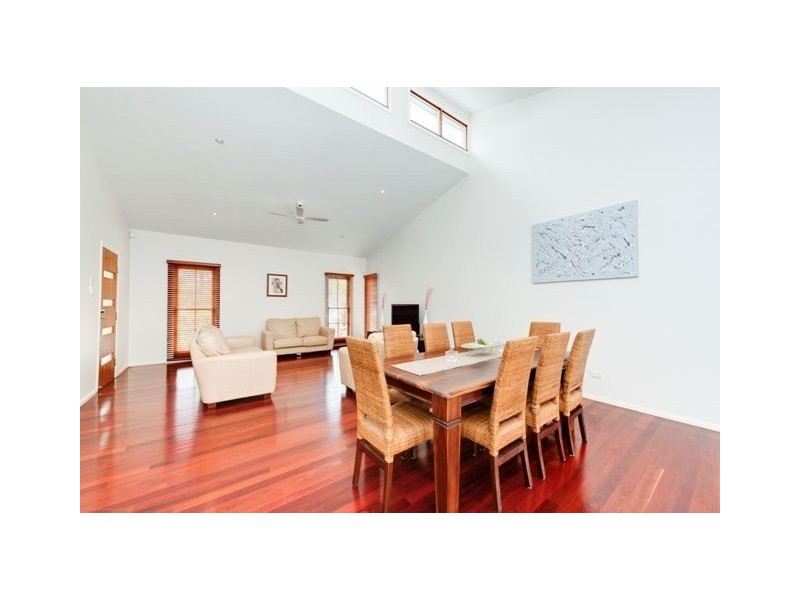 5 Captain Street, Holland Park West QLD 4121