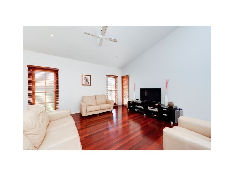 5 Captain Street, Holland Park West QLD 4121