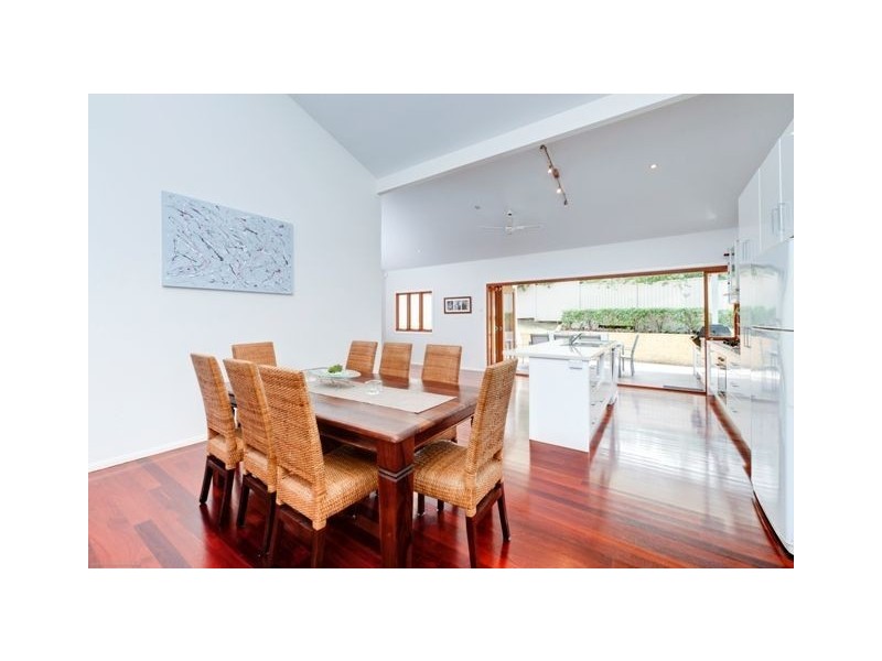 5 Captain Street, Holland Park West QLD 4121