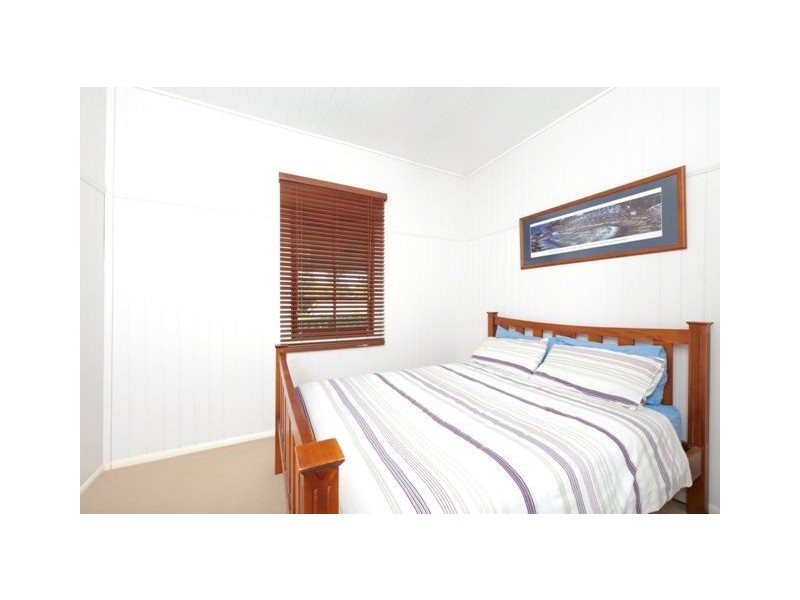 5 Captain Street, Holland Park West QLD 4121