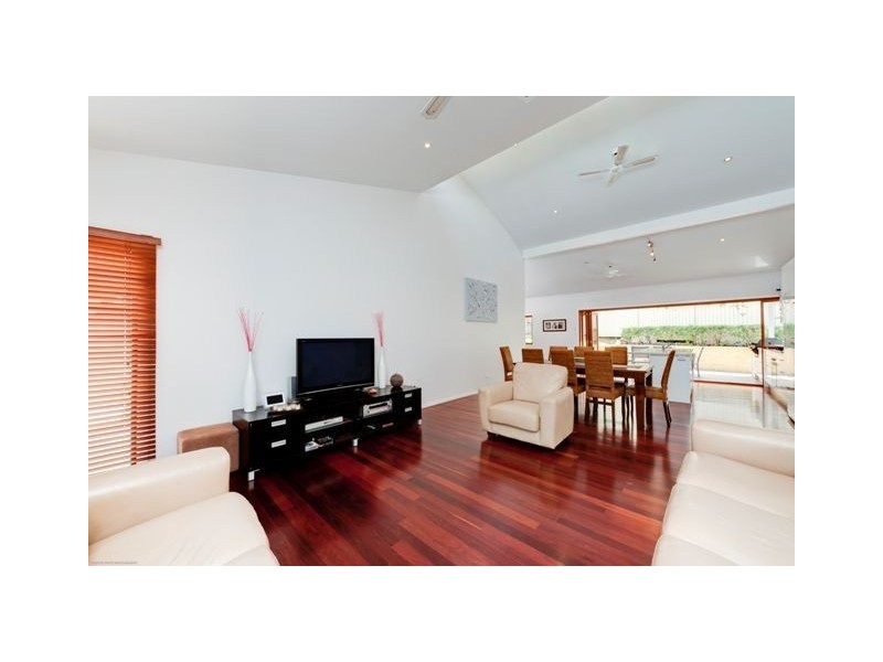 5 Captain Street, Holland Park West QLD 4121