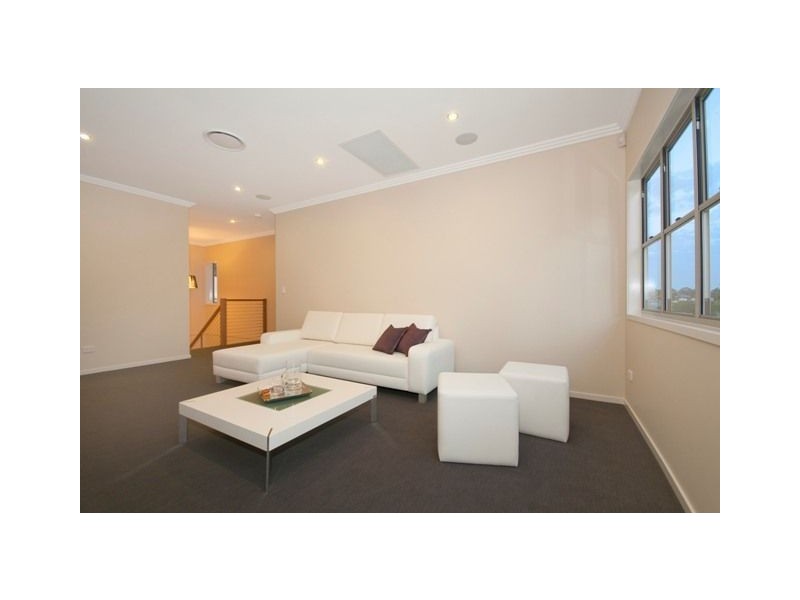 15 Thomas Street, Camp Hill QLD 4152