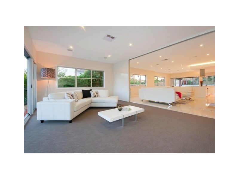 15 Thomas Street, Camp Hill QLD 4152