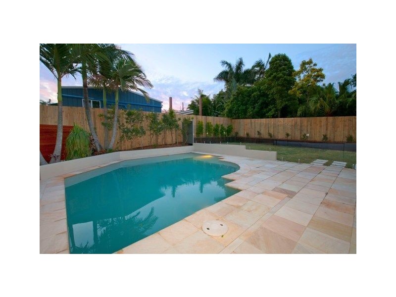 15 Thomas Street, Camp Hill QLD 4152