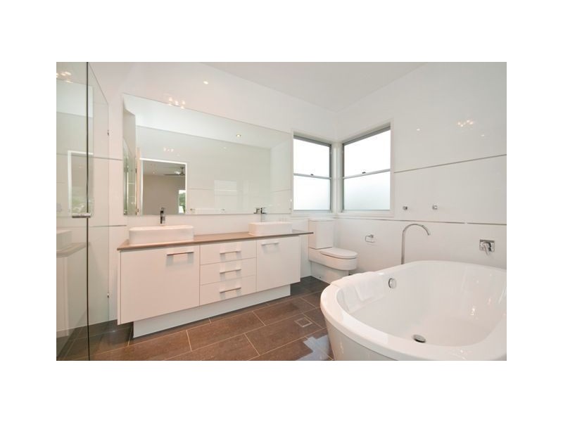 15 Thomas Street, Camp Hill QLD 4152