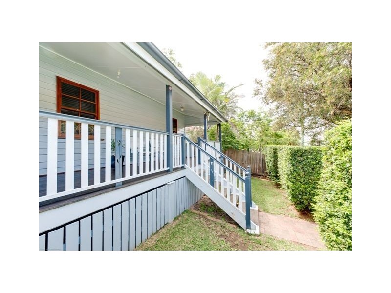 5 Captain Street, Holland Park West QLD 4121