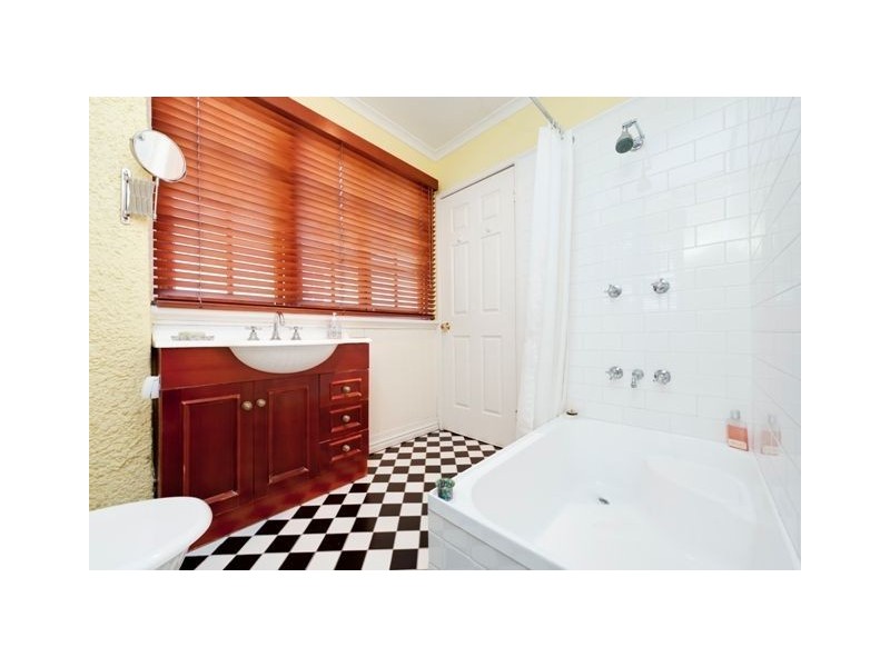 364 Cavendish Road, Coorparoo QLD 4151